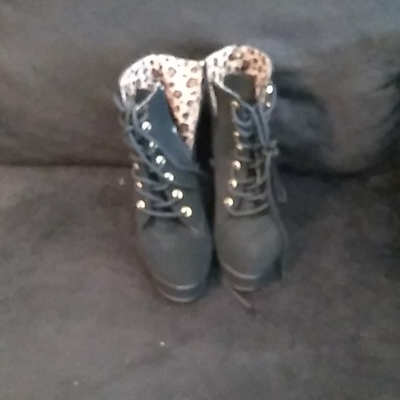 Heels - Picture 1 of 1